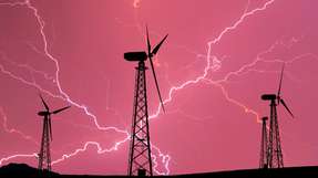 Windräder halten selbst starkem Wind und Unwetter stand – und werden dank neuer Technologien und smarter Schutzsysteme immer widerstandsfähiger.
