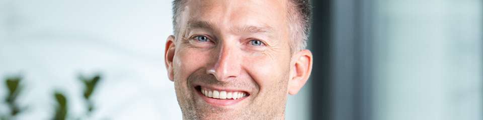 Thomas Hasenöhrl ist Vice President IIoT Systems & Solutions bei Wika. Er verbindet Messtechnik, Digitalisierung und Strategie zu skalierbaren IIoT-Lösungen mit messbarem Kundennutzen. Sein Fokus liegt darauf, Strategie in erfolgreiche Umsetzung zu überführen – von der ersten Idee über Konnektivität und Datenanalyse bis hin zu tragfähigen Lösungen im industriellen Einsatz.