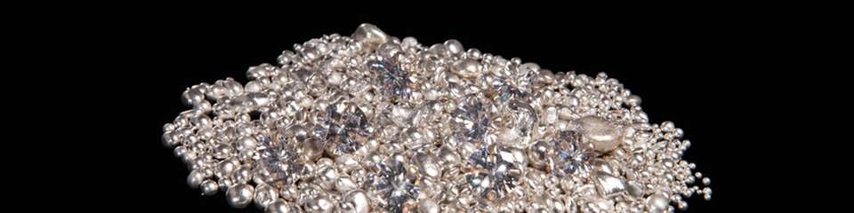 Ein besonders vielversprechender Ansatz besteht darin, energieintensiv hergestelltes (neues) Aluminiumlegierungspulver teilweise oder vollständig durch aufbereitete Aluminiumspäne zu ersetzen. 