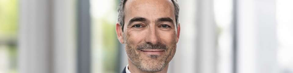 Dr. Wilhelm Nehring ist Chief Executive Officer von Pepperl + Fuchs. Er studierte Management (MSc) an der London School of Economics sowie Maschinenbau und Wirtschaftsingenieurwesen (Dipl.-Ing.) an der TU Berlin, an der er auch promovierte. Seine Karriere begann er bei thyssenkrupp. Als CEO der Business Unit OSRAM Digital trieb er über fünf Jahre die Transformation des globalen Technologiekonzerns voran. Zuletzt leitete er interimistisch Reineke Mess- und Regeltechnik.