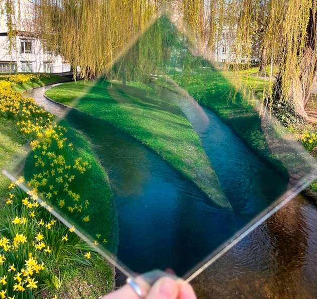 Die 14,5 mal 14,5 cm großen, organischen PV-Module haben eine Transparenz von durchschnittlich 43,2 Prozent und bis zu 9,26 Prozent Wirkungsgrad.