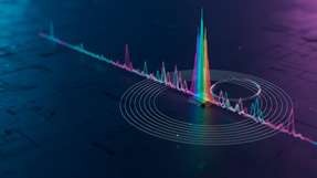 Warum der Vergleich mit dem „Regenbogen“? Wie ein Regenbogen besteht auch ein Mikrokamm aus vielen verschiedenen Lichtfrequenzen. In einem Regenbogen vermischen sich diese Frequenzen. In einem Mikrokamm sind die Frequenzen voneinander getrennt und präzise angeordnet – wie die Zinken eines Kamms. Das vom Mikrokamm in dieser Studie erzeugte Licht ist für das menschliche Auge unsichtbar.
