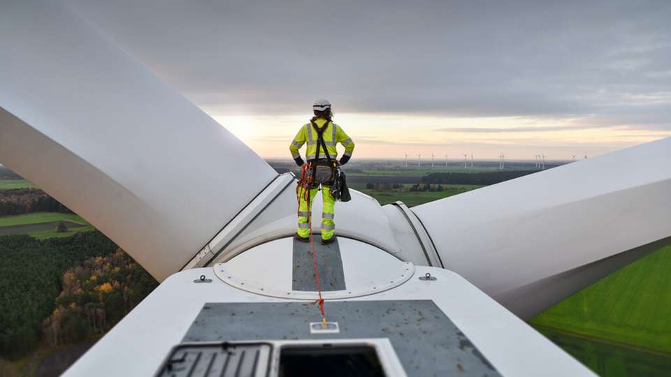 Der 24/7-Leitstand von Deutsche WindGuard sichert die zuverlässige Verfügbarkeit von Anlagen zur Nutzung Erneuerbarer Energien.