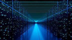 Der KI-Supercomputer LUMI-AI soll ab 2027 Europas Rechenkapazitäten stärken. Flüssigkühlung, erneuerbare Energie und Wärmerückgewinnung sollen dabei einen besonders energieeffizienten Betrieb ermöglichen.