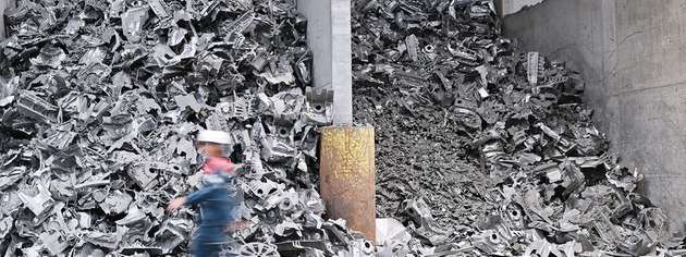 In der Sortieranlage in Hamm von Trimet wird Aluminiumschrott per LIBS analysiert und automatisch in Materialfraktionen getrennt.