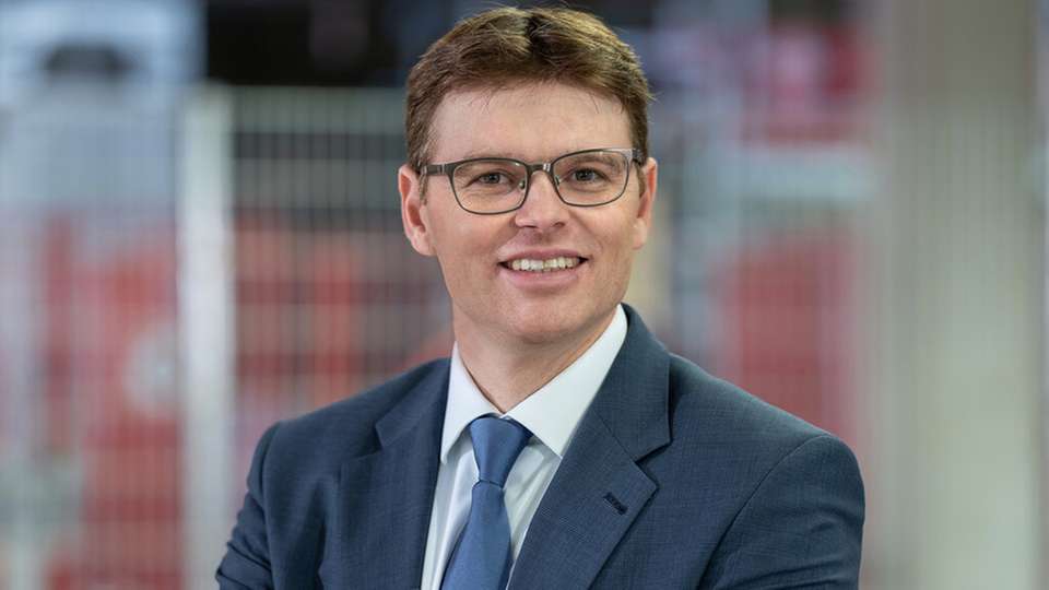 Martin Jauss ist CEO der Würth Industrie Service und Executive Vice President der Würth-Gruppe. Seine Laufbahn im Konzern begann 1996. Nach internationalen Stationen – unter anderem in den Niederlanden, Spanien, Mexiko und den USA – wechselte der Diplom-Betriebswirt (BA) 2008 nach Bad Mergentheim. Seit 2019 gehört er der Geschäftsführung der Würth Industrie Service an, deren Sprecher er 2021 wurde. Derzeit verantwortet er den Geschäftsbereich Industrie in Europa und Asien.