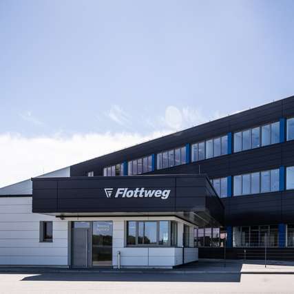 Das Process Center am Flottweg-Standort in Vilsbiburg vereint Labor, Technikum und moderne Arbeitsplätze für die praxisnahe Entwicklung von Prozesslösungen.