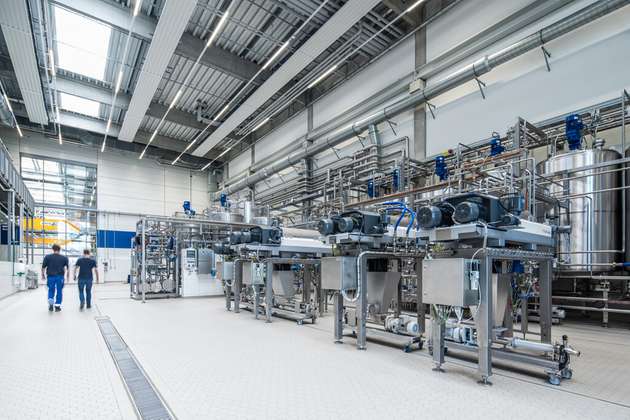 Im Process Center von Flottweg lassen sich komplette Prozessketten unter realistischen Bedingungen testen und weiterentwickeln.