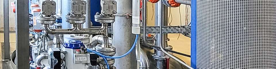 Ein Gleitschieberventil Typ 8043 von Schubert & Salzer regelt den Durchfluss von flüssigem und gasförmigem Schwefeldioxid in den Reaktionsbehälter.