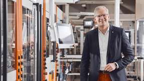 Dr. Sebastian Durst ist CEO der Weidmüller-Gruppe. In dieser Funktion verantwortet er unter anderem die Bereiche Strategie, HR, Produktion und Supply Chain Management. Zuvor war er im Vorstand für Operations tätig und leitete als Divisionsleiter das globale Geschäft mit Komponenten und Lösungen für den Schaltschrankbau. Vor seinem Wechsel zu Weidmüller arbeitete Durst zehn Jahre als Unternehmensberater bei Roland Berger. 
