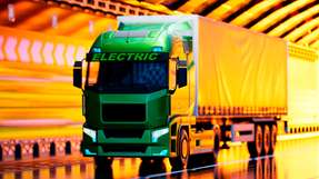 Beim ersten eTruckathon testen zwölf Teams auf 300 Kilometern die Alltagstauglichkeit von Elektro- und Wasserstoff-Lkw sowie der zugehörigen Lade- und Wasserstoffinfrastruktur.