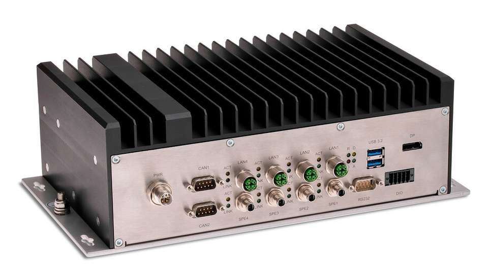 Der Railway-Computer RML-R10 bindet Kameras und Sensoren über vier dedizierte Single-Pair-Ethernet-Schnittstellen direkt in Schienenfahrzeuge ein.