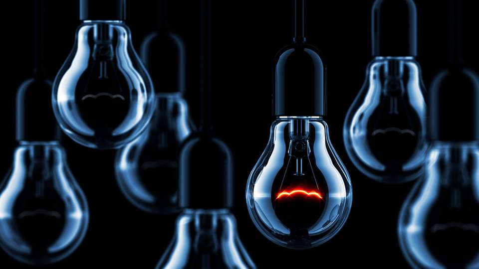 Achtung vor dem Ausfall! Dezentrale erneuerbare Energien und Großbatteriespeicher stärken die Resilienz der Energieinfrastruktur.