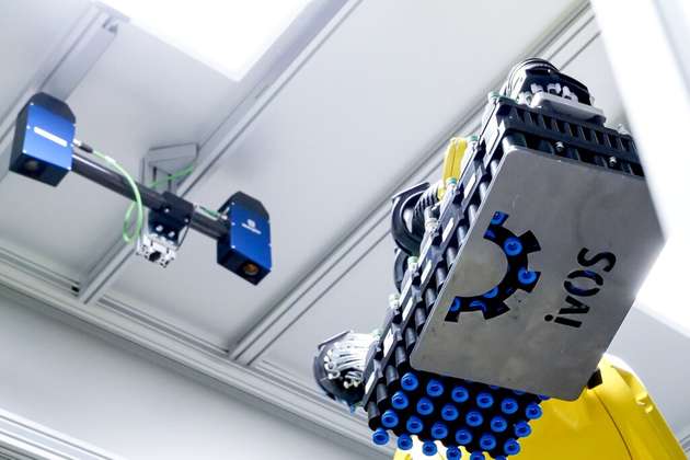 Das Solution Kit ivOS Sheet Metal übernimmt das Be- und Entladen von unbekannten Blechteilen mit wechselnden Teilegeometrien.