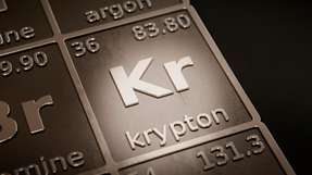 Ein Team unter der Leitung von Valla Fatemi, Assistenzprofessorin an der Fakultät für Angewandte Physik und Ingenieurphysik der Duffield Engineering School, hat ein Verfahren entwickelt, bei dem Krypton-Gas eingesetzt wird, um die Abscheidetemperatur des korrosionsbeständigen Metalls Tantal deutlich zu senken. Dadurch entstehen Dünnschichten mit einer wesentlich höheren elektrischen Leitfähigkeit.