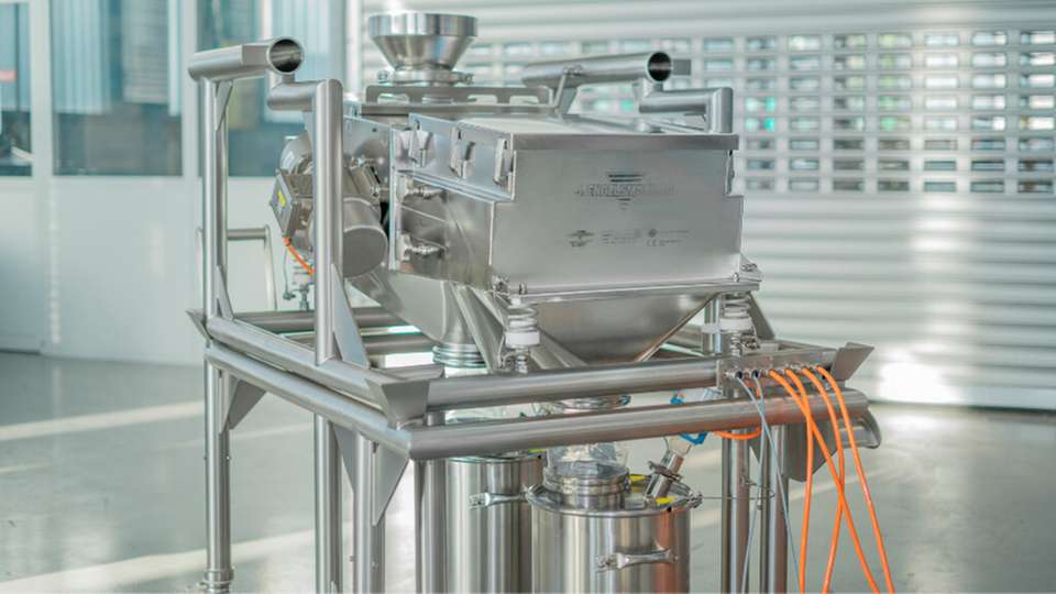 Vibrationssiebmaschine JEL Konti II mit Ultraschallabreinigung.
