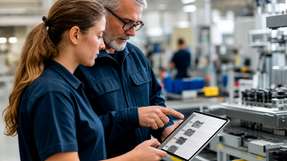 Digitale Werkerassistenz integriert Erfahrungswissen in komplexe Produktionsprozesse und unterstützt Beschäftigte direkt an ihrem Arbeitsplatz.