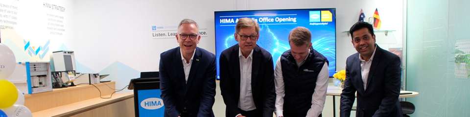Jörg de la Motte, Steffen Philipp, Florian Philipp, Bhushan Sathe (v.l.n.r.) bei der Eröffnung des neuen Zentrums.