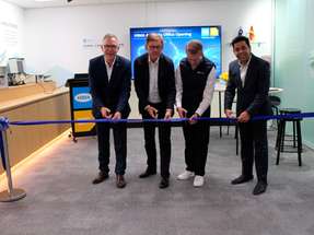 Jörg de la Motte, Steffen Philipp, Florian Philipp, Bhushan Sathe (v.l.n.r.) bei der Eröffnung des neuen Zentrums.