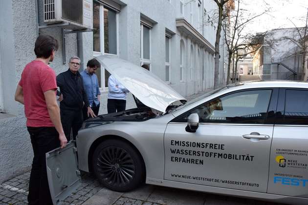 Das Carsharing-Projekt mit Wasserstoff-Fahrzeugen für die Bewohnerinnen und Bewohner der Neuen Weststadt startete 2013. Jetzt ziehen die WissenschaftlerInnen Bilanz. Foto: Hochschule Esslingen.