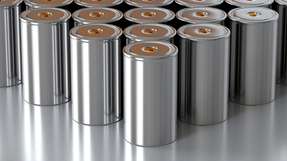 Bei der Batterieentwicklung entscheidet nicht nur die Leistungsfähigkeit einzelner Materialien - entscheidend ist, was am Ende im kompletten Batteriesystem ankommt.