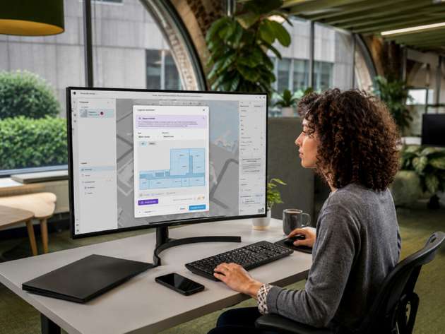 : In einem Beispiel aus der Gebäudeplanung setzt Autodesk Assistant eine Projektänderung um, bewertet Auswirkungen auf die Terminplanung und unterstützt die Erstellung angepasster Wohnungsgrundrisse.