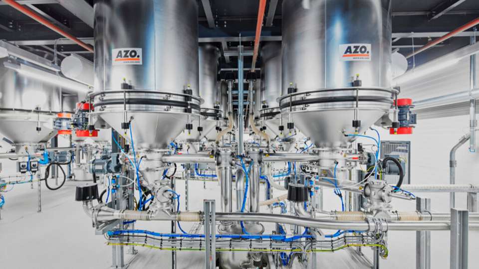 Azo bietet passende Austraglösungen für unterschiedlichste Schüttgüter – von Rührwerken bis zu pneumatischen Systemen wie AirSweep.
