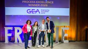 Die Sieger von GEA nehmen ihren FREDDIE – Der Industrial AI Award – entgegen.