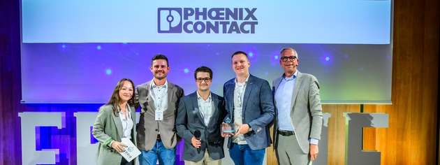 Die Sieger von Phoenix Contact nehmen ihren FREDDIE – Der Industrial AI Award – entgegen. 