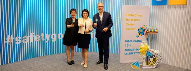 (v.l.n.r.) Zena ZHOU (General Manager HIMA China), Daisy Zhu (Deputy Executive Director der Deutschen Handelskammer in China für Ostchina), Jörg de la Motte (CEO der HIMA Group)