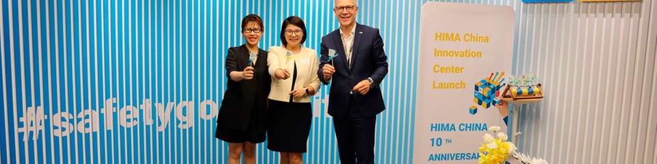 (v.l.n.r.) Zena ZHOU (General Manager HIMA China), Daisy Zhu (Deputy Executive Director der Deutschen Handelskammer in China für Ostchina), Jörg de la Motte (CEO der HIMA Group)