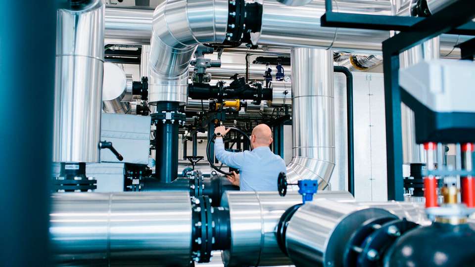 Wärmetauscher erschließen industrielle Abwärme für die Nutzung in benachbarten Gebäuden und Betrieben sowie über Wärmenetze.