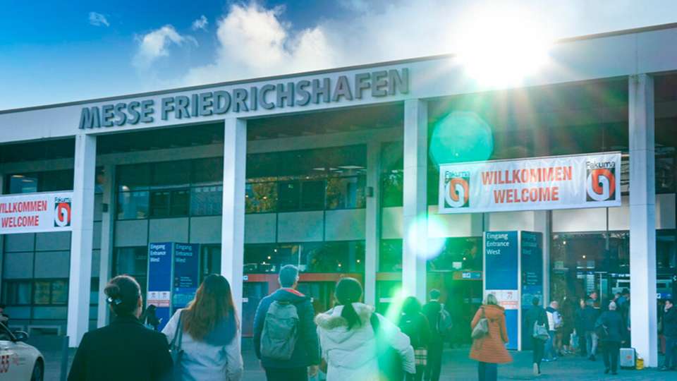 Aussteller und Fachbesucher feiern die Fakuma, internationale Fachmesse für Kunststoffverarbeitung, zu ihrem 30. Jubiläum.