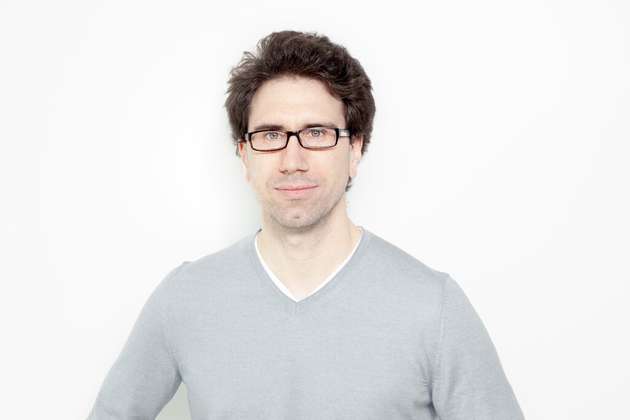 Dirk Sinan Songür ist Portfolio Business Lead für Mobile und XR bei der Telekom MMS. Als Technologieexperte beschäftigt er sich seit über 20 Jahren mit digitalen Entwicklungen an der Schnittstelle von Mensch, Technologie und Gesellschaft. Mit interdisziplinären Expertinnen und Experten in ganz Deutschland realisieren seine Bereiche innovative digitale Projekte in komplexen Umgebungen, insbesondere in Logistik und Supply Chain, Mobilität, im öffentlichen Sektor und Gesundheitswesen. 