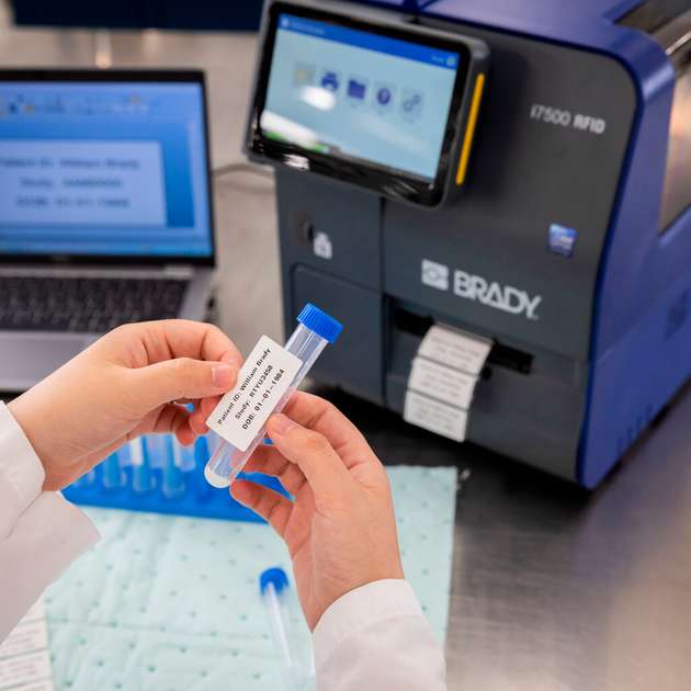 RFID-Etiketten lassen sich mit dem i7500 direkt vor Ort drucken und codieren.