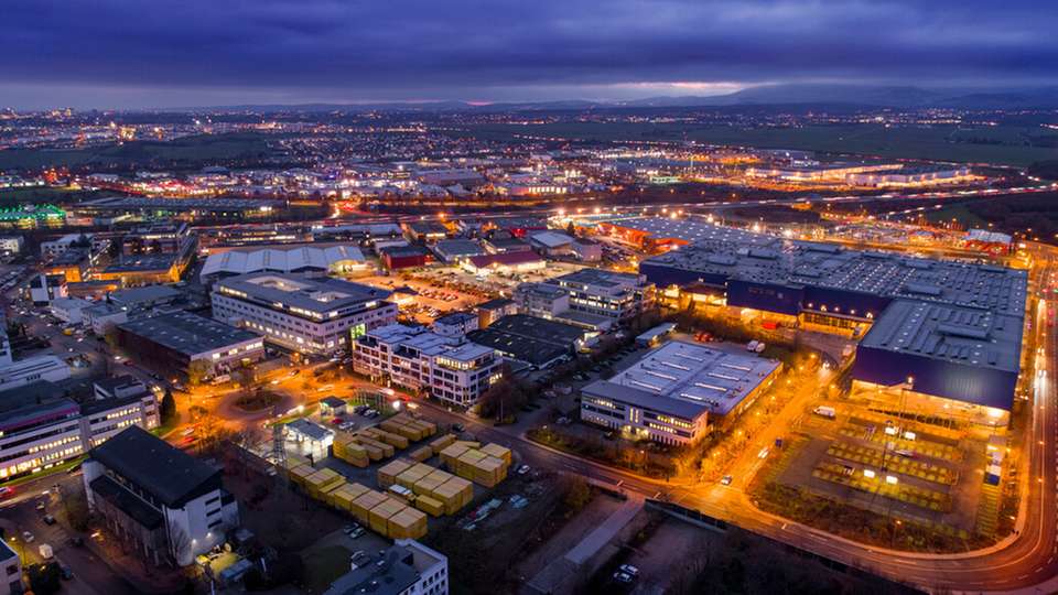 Die OBO Powerpakete sind Überspannungsschutzlösungen für die Industrie, die die Anlagenverfügbarkeit sichern.