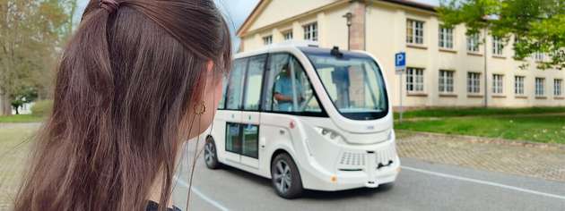 Im Juli und August 2026 fanden an der TU Chemnitz mehrere Studien statt, bei denen Interaktionen mit einem automatisierten Shuttle im Fokus standen.