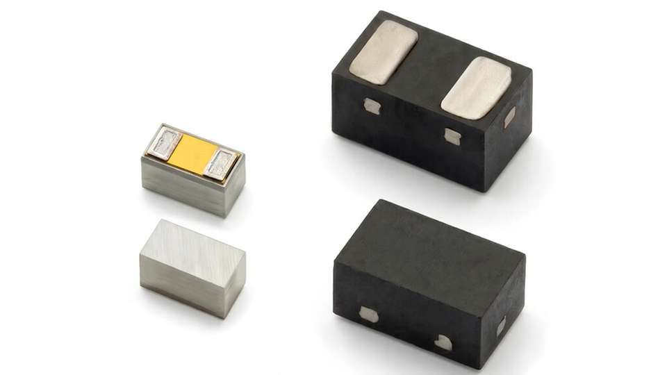 Die TVS-Diodenarrays AQ4315-01ETG und SP4315-01WTG schützen Datenschnittstellen vor elektrostatischen Entladungen.