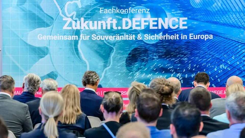 Die Fachkonferenz Zukunft.DEFENCE bringt zivile und Sicherheits- und Verteidigungsindustrie sowie die Bundeswehr im direkten Dialog zusammen.