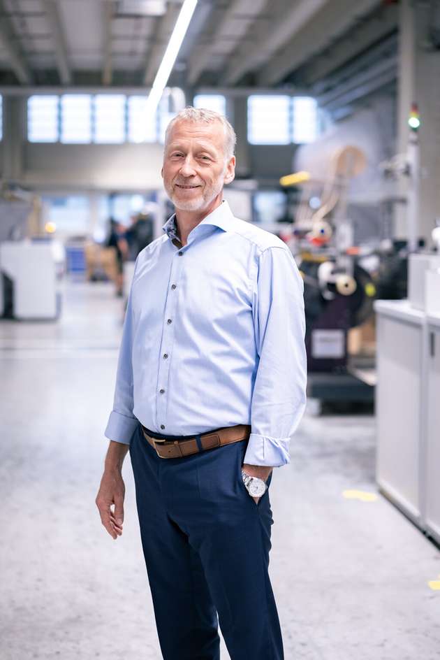 Hauke Schütt, CTO, Rosenberger Hochfrequenztechnik: Wir setzen technologische Impulse überall dort, wo Daten, Signale und Energie schnell, sicher und zuverlässig übertragen werden müssen. Unsere Kompetenz reicht von High-Speed- und Optical Connectivity über Automotive-Lösungen und leistungsfähige Verbindungstechnologien für Robotik, autonome Systeme und Physical AI bis hin zu hochpräzisen Komponenten und Connectivity-Lösungen für Quantum und Test & Measurement. Mit Single Pair Ethernet, kontaktloser Übertragung und Smart Engineering verbinden wir zudem die physische mit der digitalen Welt und schaffen die Verbindungen für die Technologien und Anwendungen von morgen.
Halle B2, Stand 356