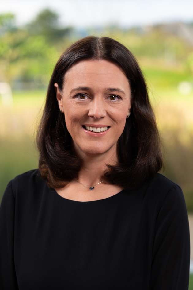 Birgit Punzet, Head of Marketing & Communications, Codico: Unser Messeauftritt steht im Zeichen von E-Mobility, erneuerbaren Energien, Industrieautomation und Robotik sowie Embedded und Edge AI. Im Mittelpunkt stehen praxisnahe Lösungen für die Elektronikentwicklung. Die QCA ChargeBridge von Pionix trennt sicherheitskritische Ladefunktionen auf einem Mikrocontroller von intelligenten Funktionen unter Linux. Die vibrationsfesten FX31-Board-to-Board-Steckverbinder von Hirose ermöglichen es, verschraubte Stromschienen in elektrischen Antrieben zu ersetzen. Das Ag401-Modul von Silvertel kombiniert Power over Ethernet mit USB-C Power Delivery und kann bis zu 70 W über PoE beziehen. Weitere Einblicke bieten technische Demonstrationen, darunter ein humanoider Roboter. Ergänzend widmen wir uns in einer Vortragsreihe mit Synaptics den Themen Edge AI, Physical AI und Robotik.
Halle C3, Stand 558
