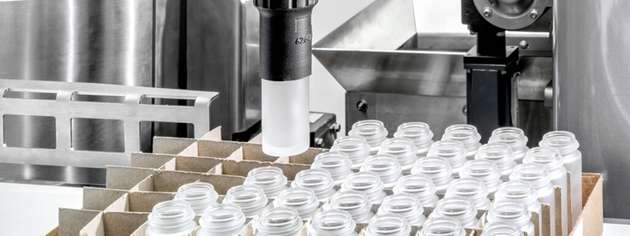 TOG Cobots von Schubert sorgen bei Annemarie Börlind für eine schnelle Zuführung verschiedener Verpackungskomponenten.