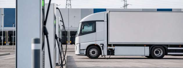 Ein Bericht des Fraunhofer-Instituts ISI und des International Council on Clean Transportation (ICCT) zeichnet ein detailliertes Bild davon, wo und wann bis 2045 in Europa Bedarf an Ladestationen für batterieelektrische Lkw entstehen könnte. 