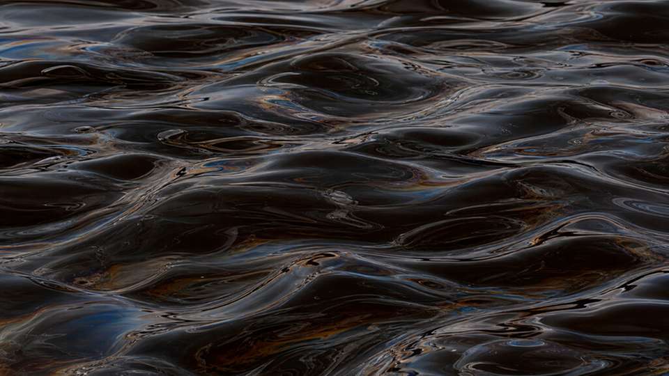 Wo Öl, Fett oder Benzin ins Abwasser gelangen, drohen Schäden für Grund- und Abwasser. Abscheideranlagen halten diese Stoffe zurück, und Afriso hat mit der Gerätereihe ASA, die fünf Modelle umfasst, ein System für ihre Überwachung entwickelt.