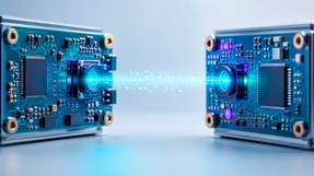 Li-Fi TinySpot ermöglicht die kontaktlose optische Datenübertragung zwischen kompakten Sensor- und Embedded-Systemen.