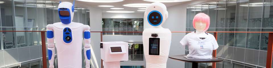 Roboter im Krankenhaus: Das Forschungsteam präsentiert Ergebnisse des Projekts HospiBot. 