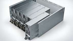 Parallelgeschaltete Cotek-AEK-3000-Netzteilmodule von Burger Engineering.