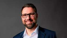 Peter Schippel ist seit 2023 bei Assa Abloy Sicherheitstechnik tätig. Als Business Development Manager KRITIS verantwortet er derzeit die Kundenberatung in Süddeutschland mit Fokus auf Groß- und Mittelstandsunternehmen aus dem Bereich kritischer Infrastrukturen. Seine Schwerpunkte liegen auf Zutrittslösungen sowie auf branchenspezifischen Vorgaben und Richtlinien der Sicherheitstechnik für alle KRITIS-Sektoren. Der gelernte Elektroinstallateur und Groß- und Außenhandelskaufmann verfügt über rund 25 Jahre Erfahrung in der Kundenberatung zu unterschiedlichsten Fragestellungen.
