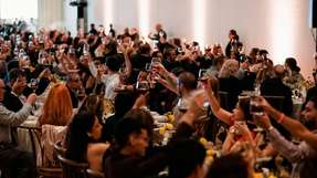 CEO Philip Harting und Jon DeSouza, Vorstand Marketing und Sales, sprachen beim Jubiläumsfest im Art Institute of Chicago. Gemeinsam mit Mitarbeitenden, Kunden und Partnern feierten sie 40 Jahre Harting in den USA.