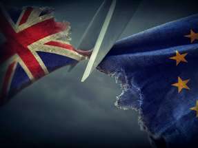 Zehn Jahre nach dem Brexit wächst das Geschäft, doch der Warenhandel schrumpft deutlich. 73 Prozent der Unternehmen wünschen sich weniger Bürokratie im Handel.